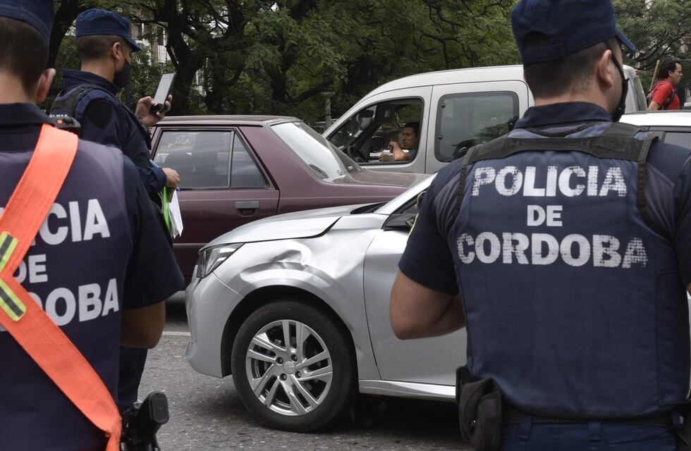 Córdoba violenta: peleaba contra otro limpiavidrios y fue atropellado por un auto