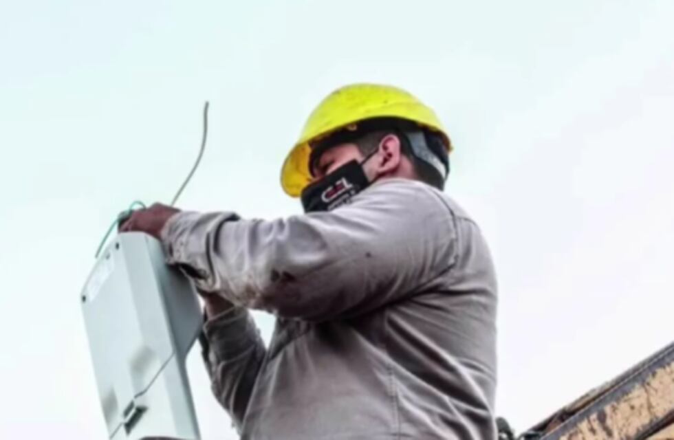 Se mantienen las obras de colocación de luces LED en la avenida San Martín de Eldorado