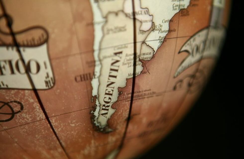 Tensión geopolítica: Inglaterra por el Este, Chile por el Oeste