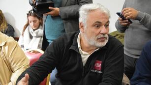 El Dr. Miguel Pedrola, de AHF Argentina, abordó temáticas de salud pública junto a diputados provinciales de los distintos bloques.