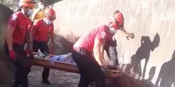 El rescate en barrio Los Manantiales (Policía de Córdoba).