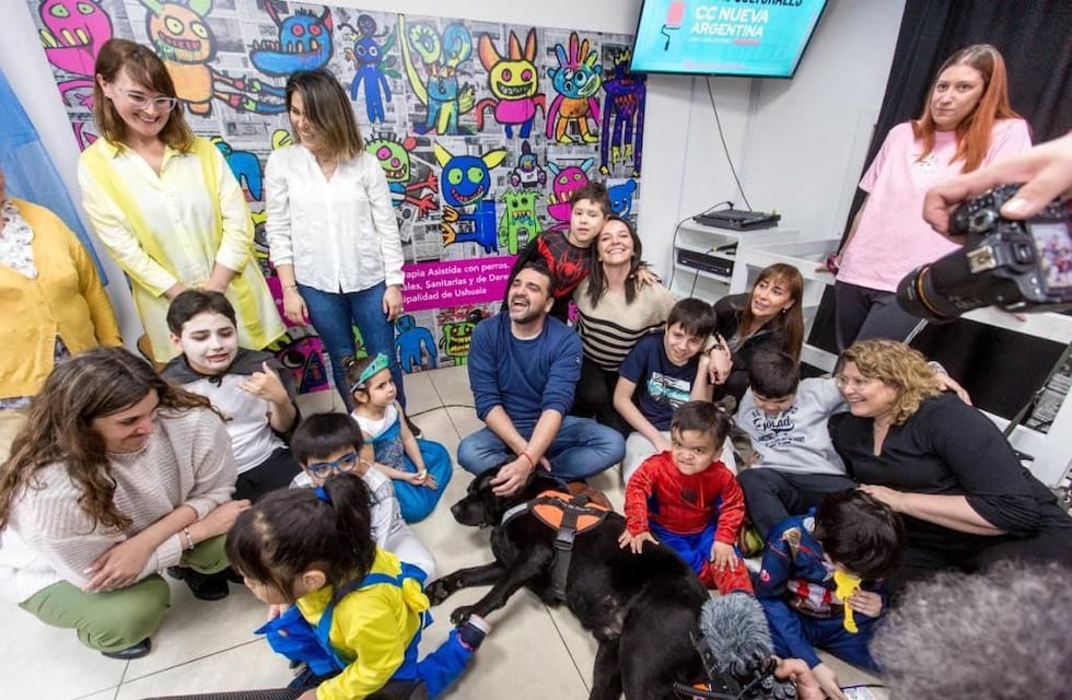 Con presencia del intendente Vuoto, cerró la muestra “Arte en azul”