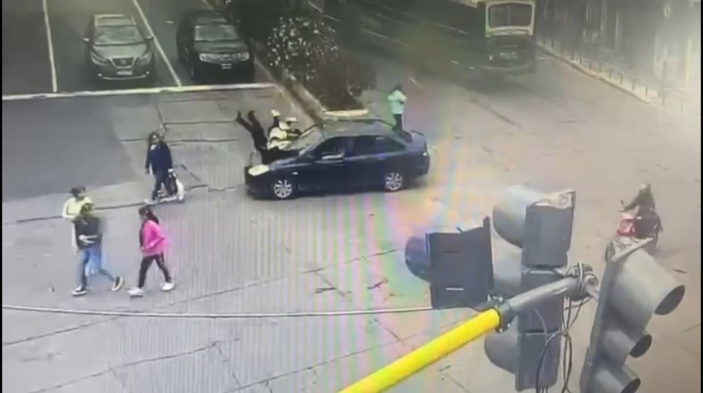 Un hombre perdió el control de su auto y chocó a tres mujeres