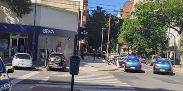 La policía logró frustrar el intento de robo en un banco en Villa Urquiza