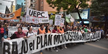 Marchan movimientos populares y organizaciones sociales ( Facundo Luque / La Voz )