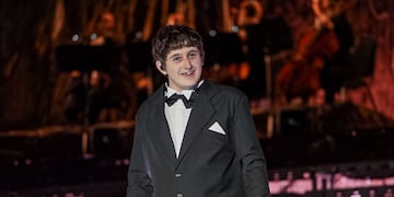 La noche soñada de Dillom en Vélez con la aparición de Lali, Juanse y el Pity Álvarez y un cierre al estilo Sinatra / @PaulDelon