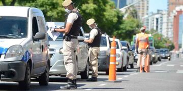 Controles. Prefectura Naval realiza controles en ciudad de Buenos Aires. (Federico López Claro / La Voz).