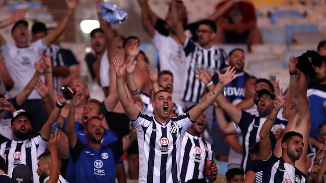 Orgullosa. En las tribunas del Maracaná, la hinchada albiazul armó su propia fiesta. (AP)