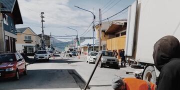 Los equipos de trabajo iniciaron tareas de fresado en sectores de la calle Kuanip para su restauración y la demarcación en la calle Perón y algunas arterias del barrio San Salvador para su bacheo y repavimentación.