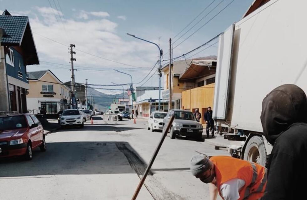 Se realizan trabajos de mantenimiento en el Barrio San Salvador y en las calles Kuanip y Perón