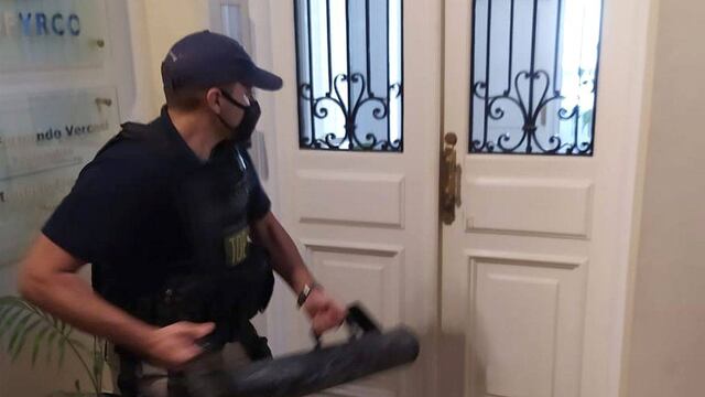 La TOE allanó las oficinas de Corrientes al 800 y encontró 174 documentos de identidad.