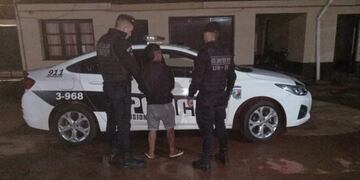 Oberá: detienen a un joven que violentaba las puertas de los automóviles.