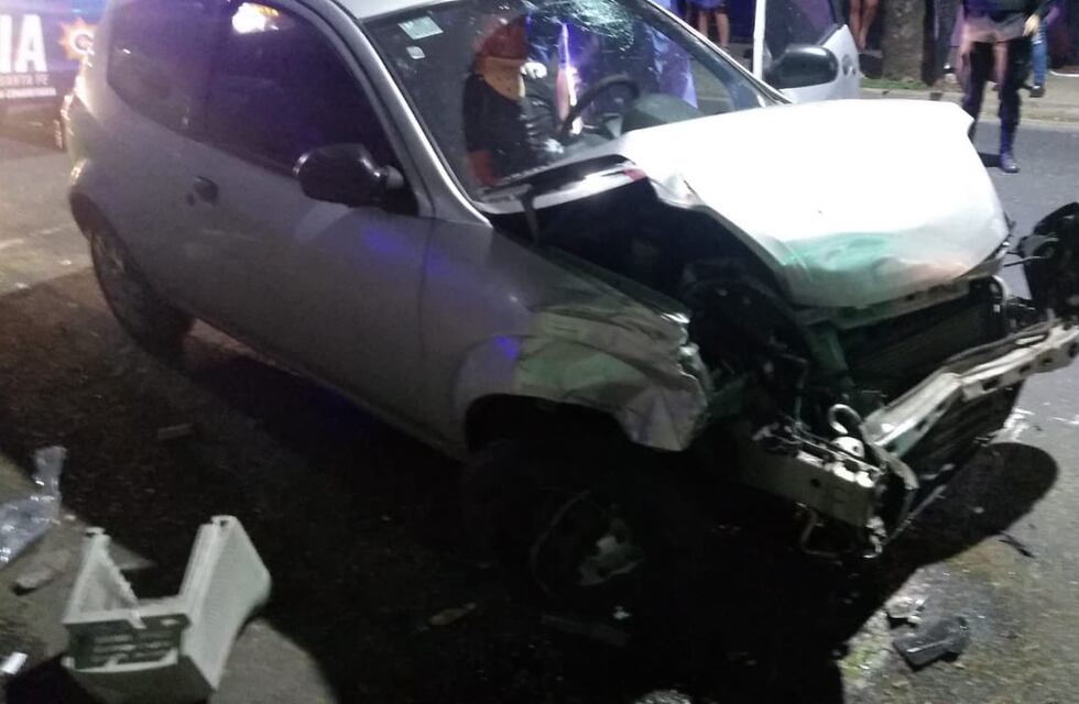 Manejaba ebrio, chocó a un auto estacionado en Pichincha y filmaron la huida