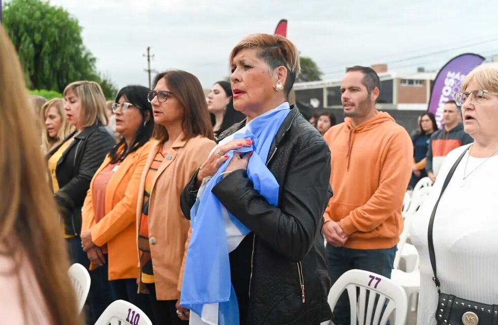 Arroyito: robaron la bandera de su hermano fallecido ex veterano de Malvinas, y espera que la devuelvan