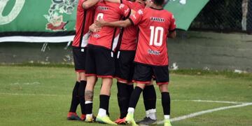 Deportivo Maipú visita a Deportivo Riestra por la Primera Nacional.