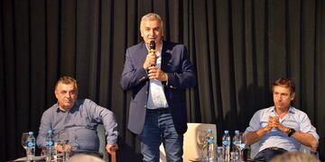 Gerardo Morales encabezó el encuentro que la conducción partidaria y los líderes parlamentarios de esa fuerza mantuvieron en la ciudad de Santa Fe.