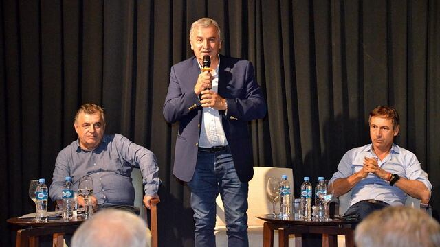 Gerardo Morales encabezó el encuentro que la conducción partidaria y los líderes parlamentarios de esa fuerza mantuvieron en la ciudad de Santa Fe.