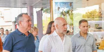 Ceferino Mondino y Horacio Rodríguez Larreta, recorriendo el centro rafaelino