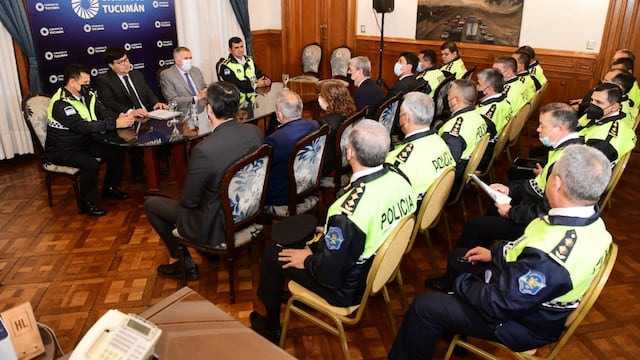 El gobernador se reunió con la Plana Mayor de la Policía de la provincia