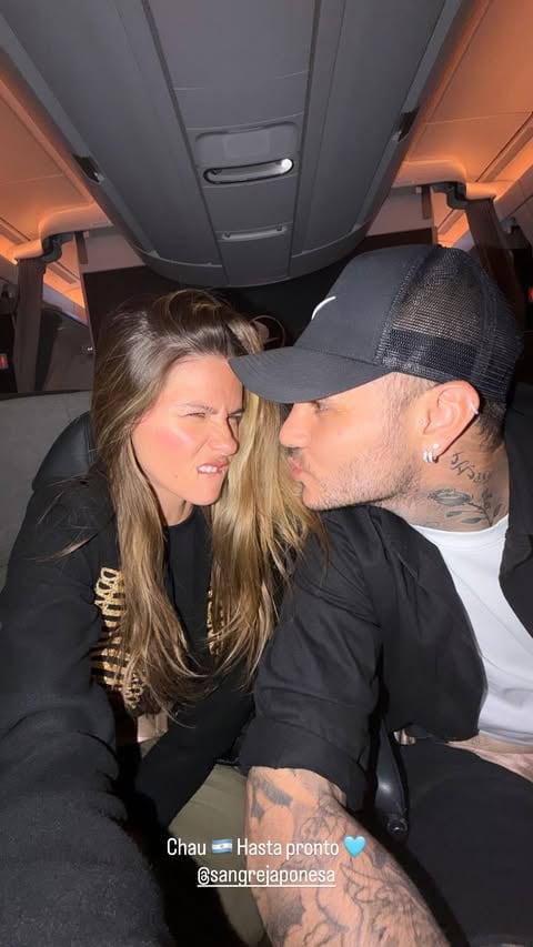 La China y Mauro en el avión