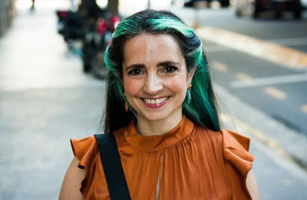 Cómo es la cocina de Paulina Cocina: mesada de mármol y cuchillos a la vista