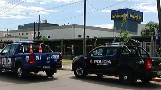 La Policía continuaba investigando el episodio este lunes al mediodía en el predio ubicado sobre Sorrento y Circunvalación. (Canal 3)