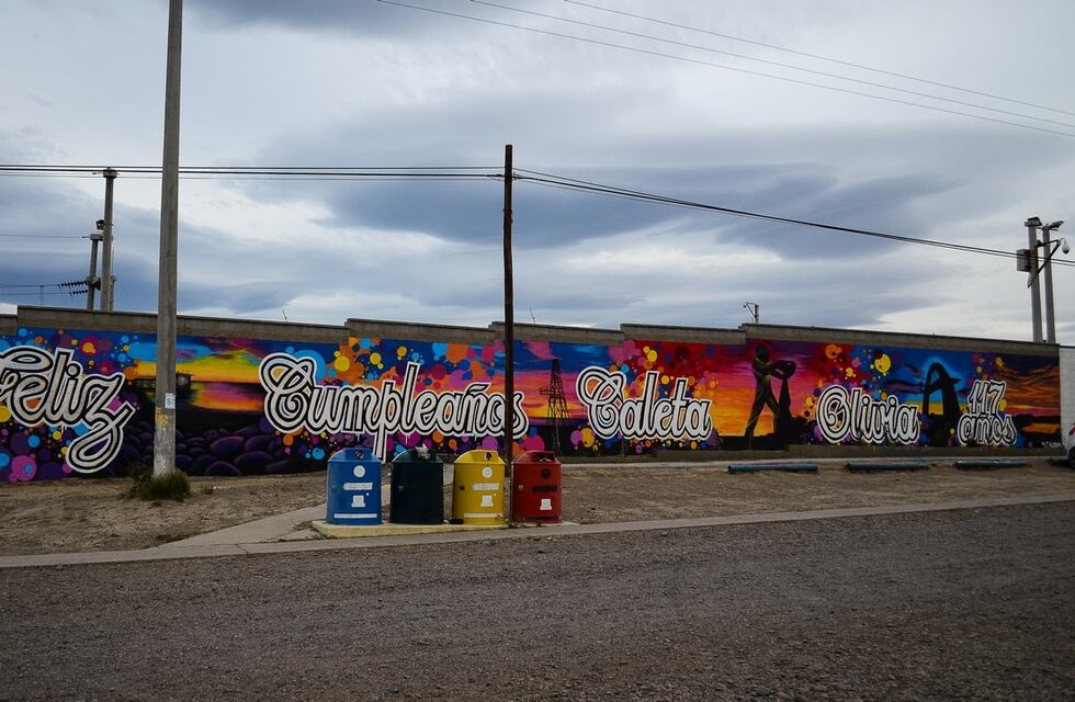 Organizan un concurso de grafiteros para embellecer un paredón del barrio 2 de Abril en Caleta Olivia