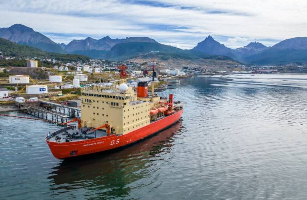 El  rompehielos “Almirante Irizar” concluyó la primera etapa de la Campaña Antártica