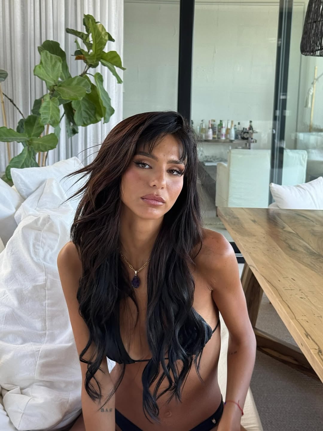 El destape de Juanita Tinelli: la influencer compartió su cambio de look y arrasó con una bikini ultra diminuta