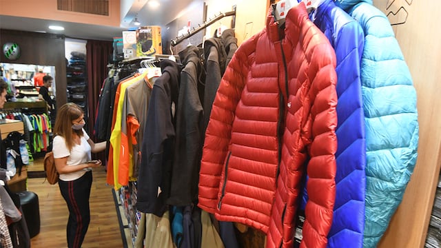 Descubrió una feria de ropa en un subsuelo de Córdoba y los precios sorprendieron en TikTok. (Imagen a modo ilustrativo | Foto: José Gutiérrez / Los Andes)