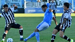 Estudiantes de Río Cuarto se quedó con las ganas en el último minuto ante Gimnasia de Mendoza (Tomy Fragueiro / La Voz)