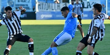 Estudiantes de Río Cuarto se quedó con las ganas en el último minuto ante Gimnasia de Mendoza (Tomy Fragueiro / La Voz)