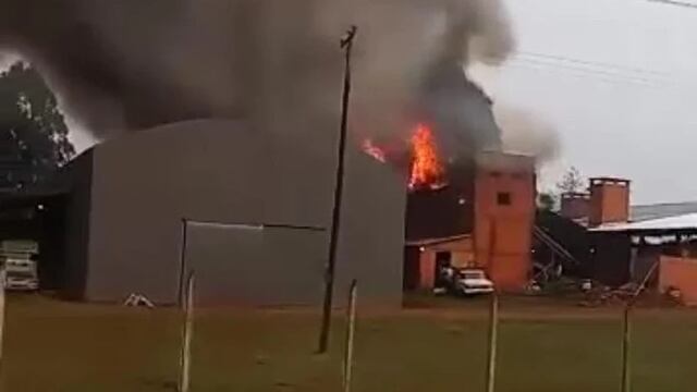 Incendio en un secadero de yerba mate de 25 de Mayo.