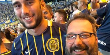 Gerardo Rozín y su hijo Pedro en la cancha