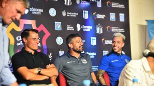 Guillermo Farré y Javier Gandolfi, en la previa de un clásico entre Belgrano y Talleres. Buena onda entre ellos.