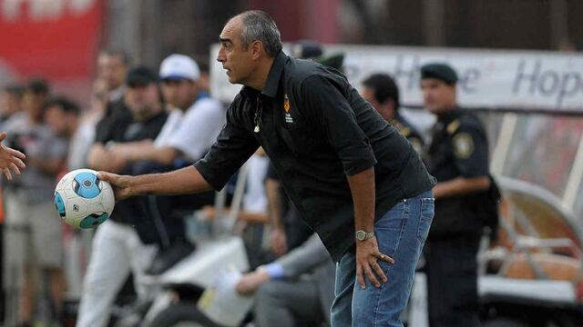 Iván Delfino tiene la pelota Estudiantes. Y debutará contra Temperely, segunda fecha de las revanchas (Foto: Archivo / Fotobaires).