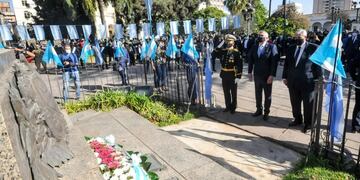 "Debemos sostener la consigna de reparación histórica", expresó el gobernador Morales al encabezar los actos centrales realizados en la plaza Belgrano para conmemorar el 209º aniversario del Éxodo Jujeño.