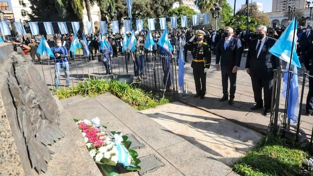 "Debemos sostener la consigna de reparación histórica", expresó el gobernador Morales al encabezar los actos centrales realizados en la plaza Belgrano para conmemorar el 209º aniversario del Éxodo Jujeño.