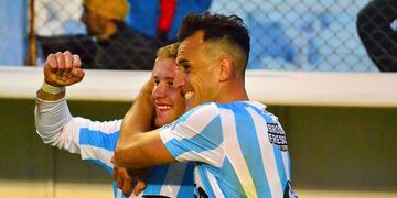 Bruno Nasta y Sebastián Marfort, los goleadores de Racing en la última victoria en Nueva Italia (Prensa Racing de Nueva Italia)