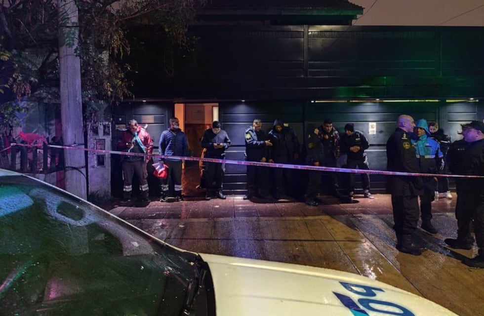 Violenta tragedia familiar: un joven baleó y apuñaló a su madre y asesinó a su padrastro en un brote psiquiátrico