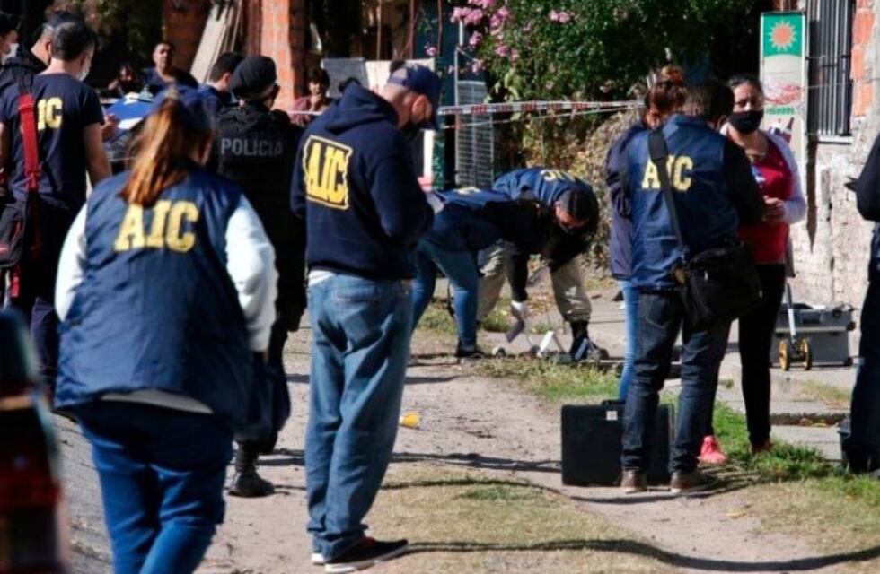 Difunden el video del presunto asesino de una mujer de 32 años ocurrido en junio en barrio Tablada