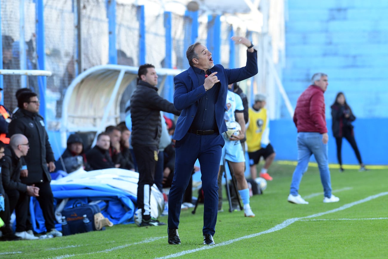 Futbol Nacional . Racing le ganó  a Patronato 1 a 0 en Nueva Italia. Ramiro Pereyra /LaVoz