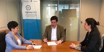 La ministra de Educación, Cultura, Ciencia y Tecnología, Analía Cubino, firmó un convenio con el presidente de la Agencia Nacional de Promoción de la Investigación, el Desarrollo Tecnológico y la Innovación (Agencia I+D+i), Fernando Peirano.