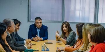 Reunión entre legisladores y funcionarios nacionales