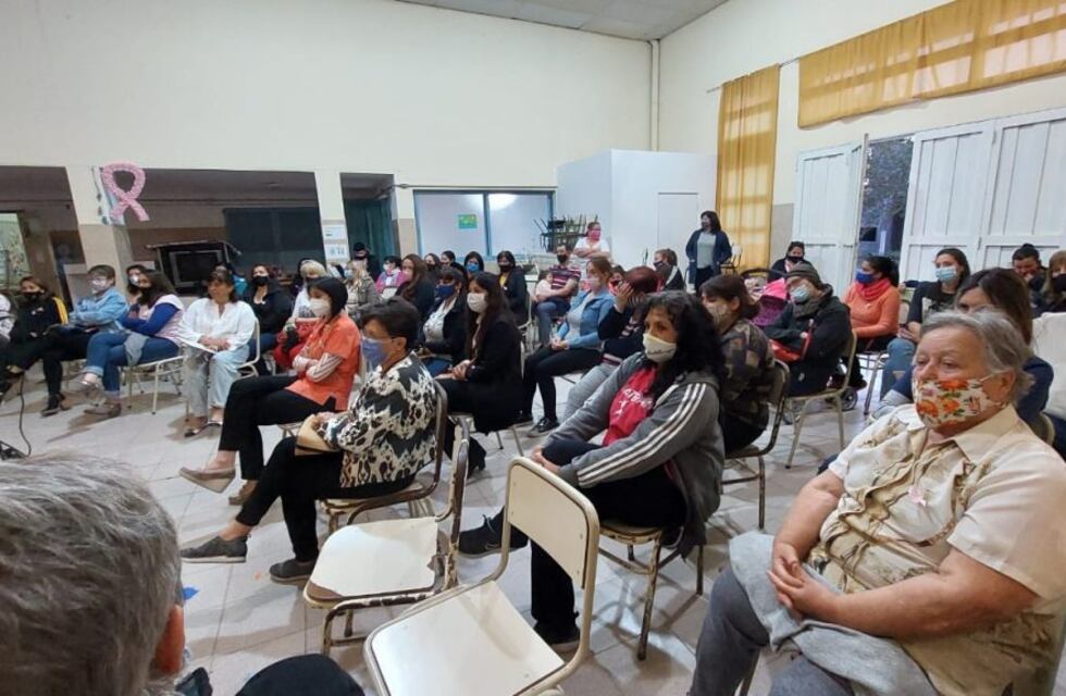 En la Escuela Almirante Brown del Paraje El Fuertecito se realizó una charla en el Mes Rosa