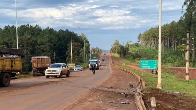 Camión que se quedó sin frenos protagonizó un choque en el acceso a Eldorado.