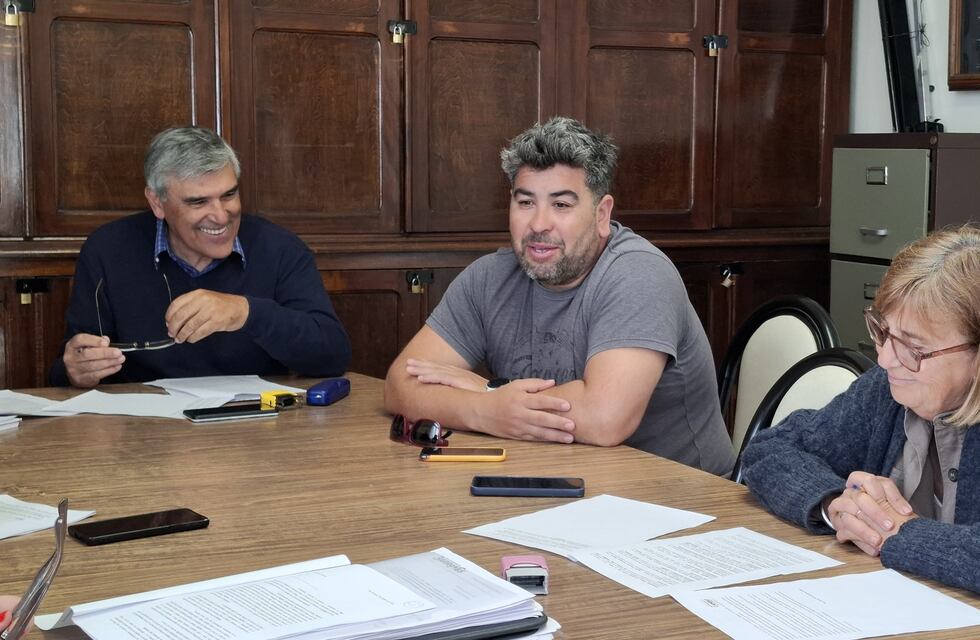 Ampliación de la zona de baño en Reta y otras cuestiones abordó la Comisión de Turismo, Cultura y Deportes