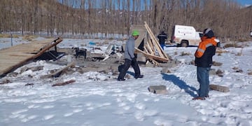 El viento blanco derribó la casa del complejo La Montaña en Malargüe.