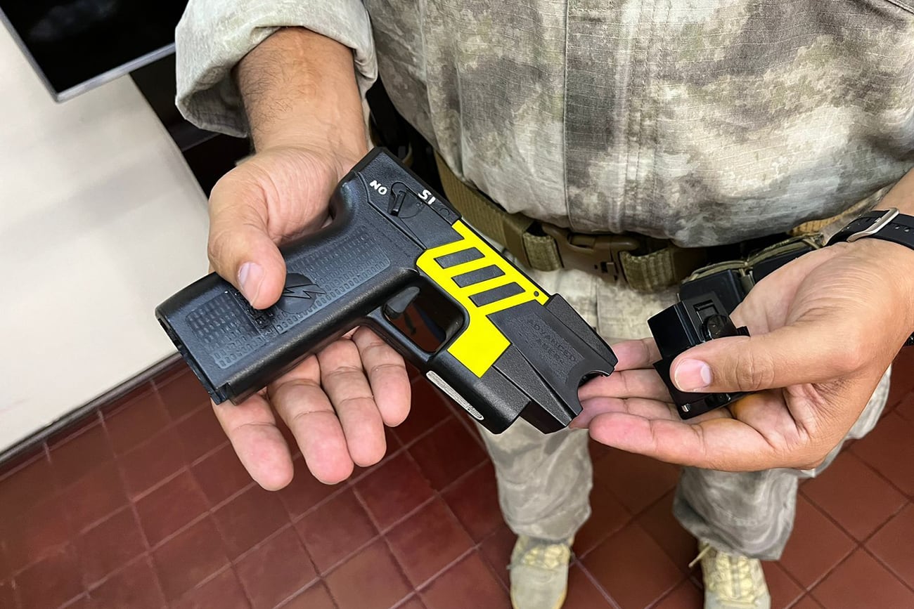 Pistolas Taser del grupo Eter de la Policía de Córdoba. (Gentileza Policía de Córdoba)