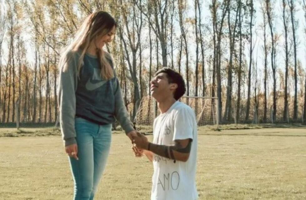 Hizo un gol en el torneo Don Pedro y en el festejo sorprendió a su novia pidiéndole casamiento